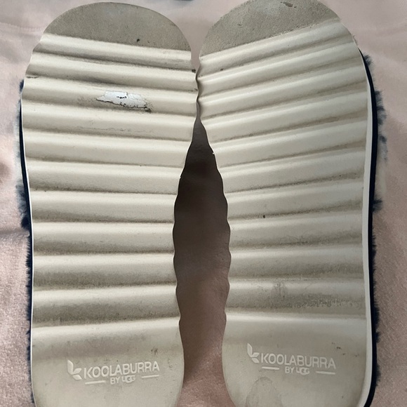 Koolaburra  by UGG slippers/slides size 9. Only worn once or twice. Like new - Picture 7 of 7